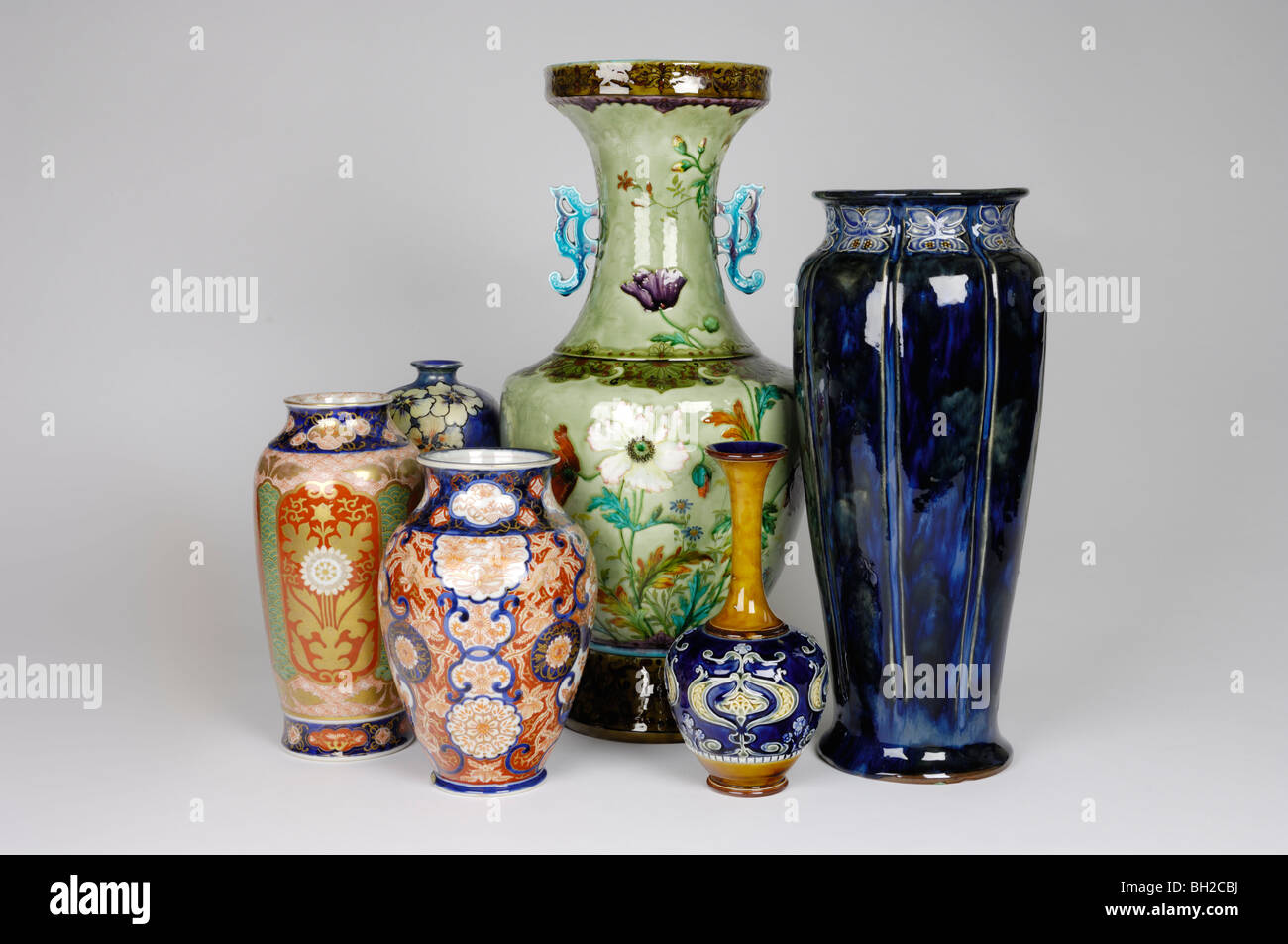 Un gruppo di vasi antichi Foto Stock