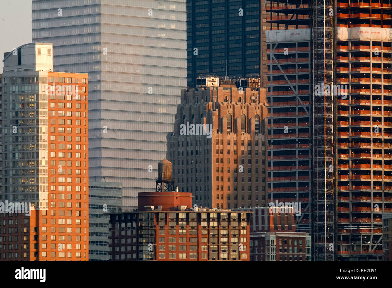 Il New York skyline della città dal fiume Hudson Foto Stock