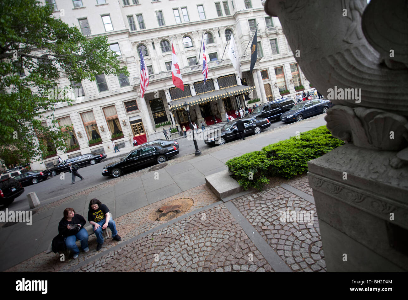 Il Plaza Hotel di New York City è un punto di riferimento 20-story hotel di lusso che occupa il lato ovest del Grand Army Plaza Foto Stock