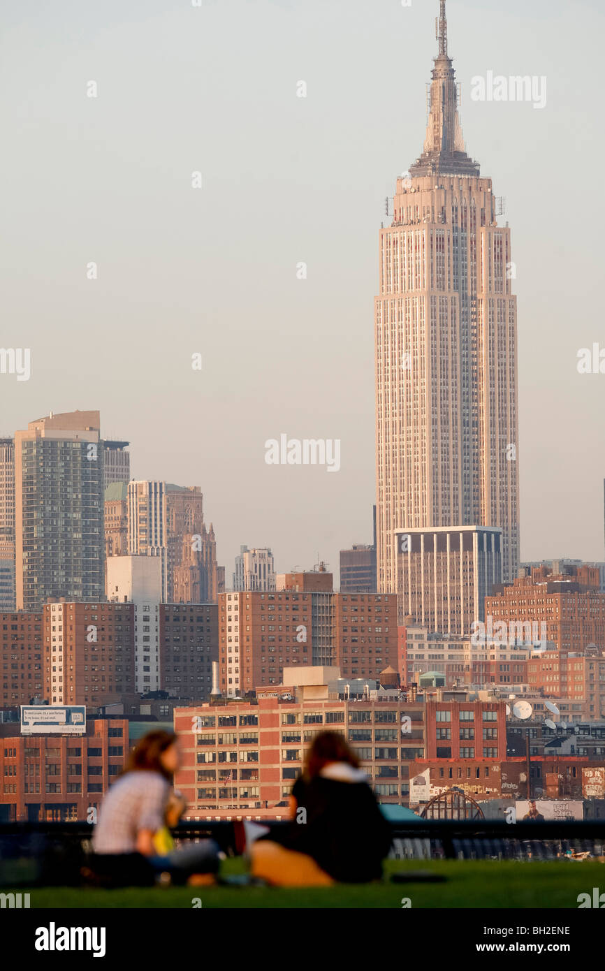 Il New York skyline della città dal fiume Hudson Foto Stock