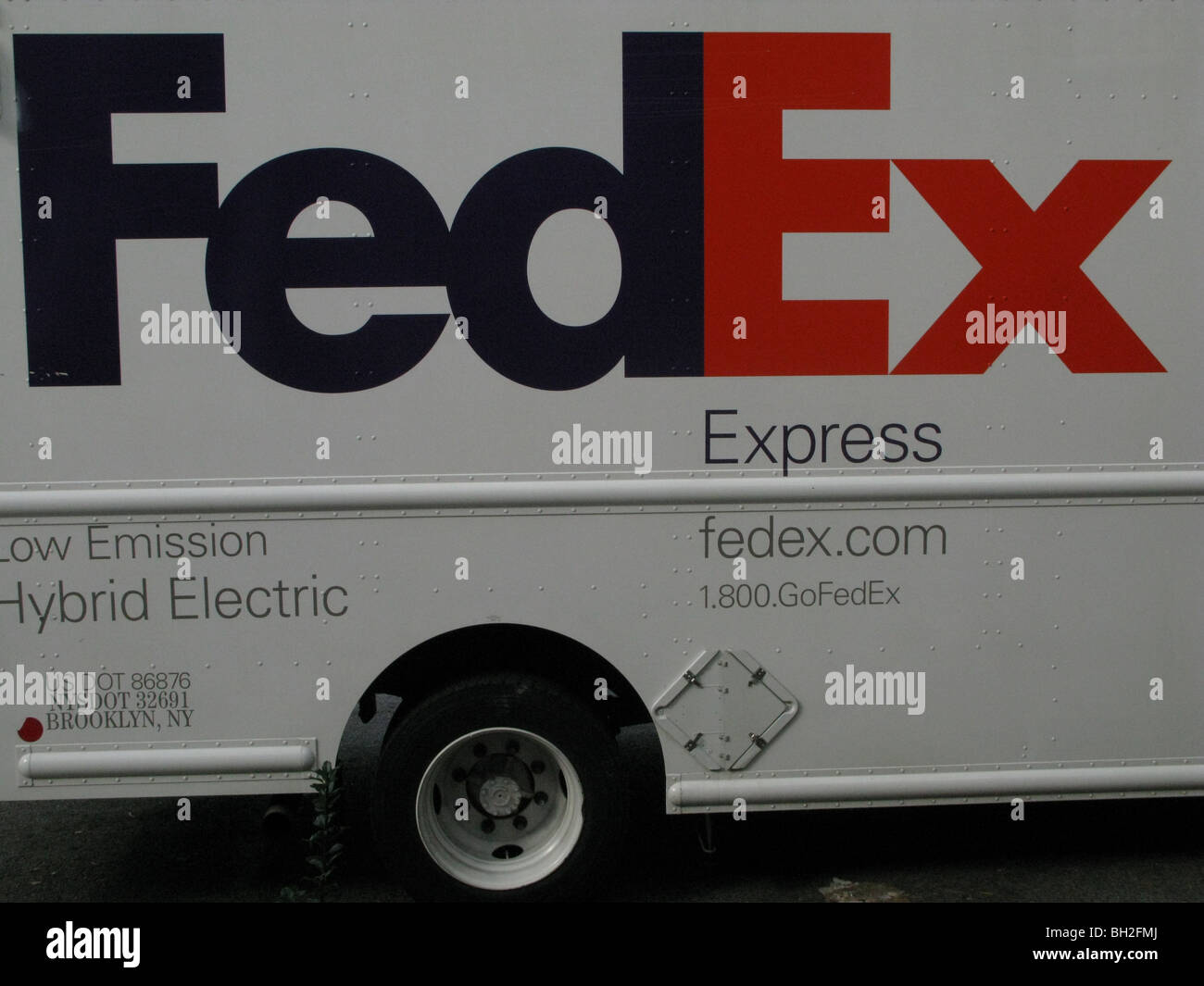 Fed Ex Hybrid furgone elettrico Foto Stock