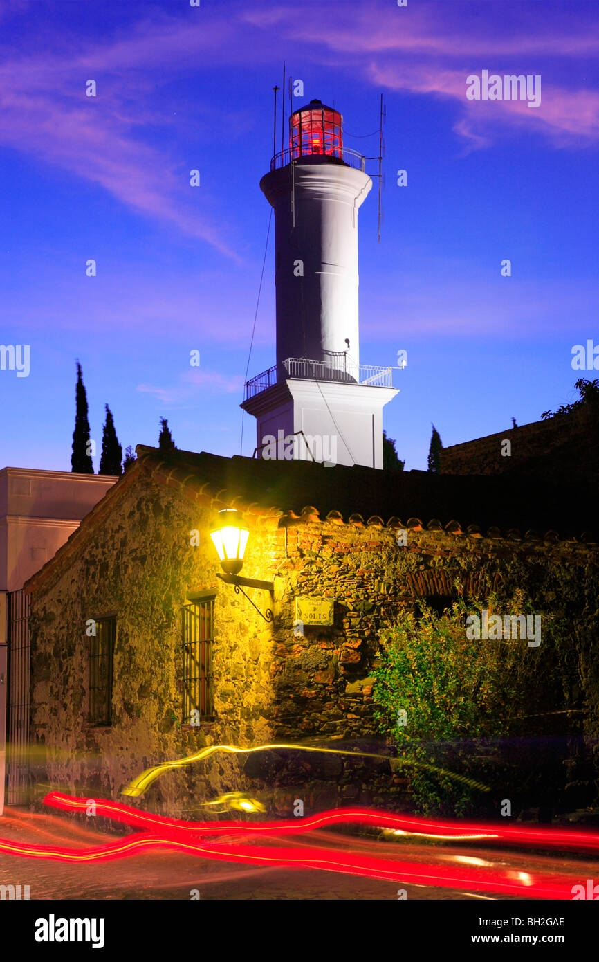 Vecchio faro di Colonia del Sacramento al crepuscolo. Uruguay Foto Stock