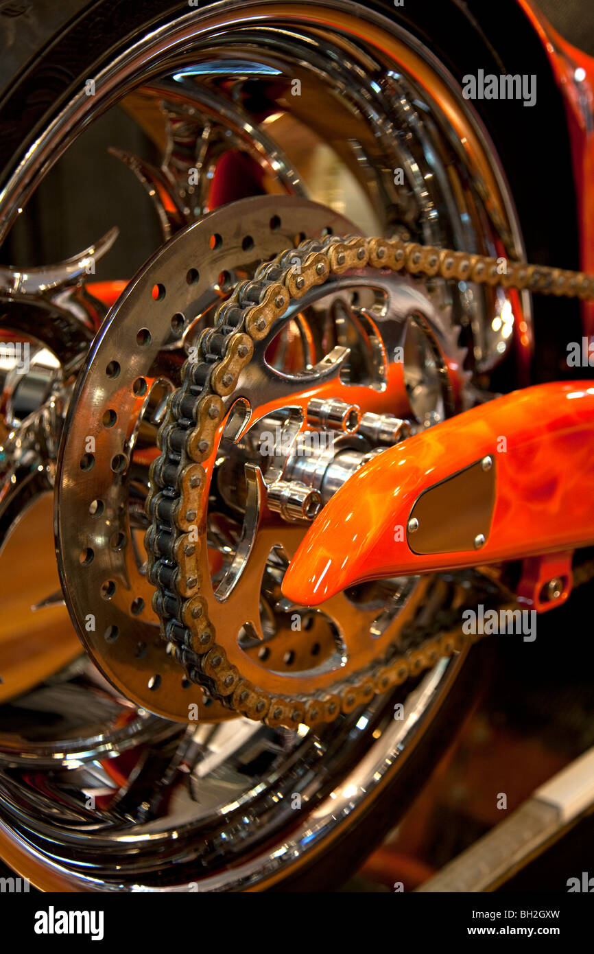 Ruota posteriore di una trasmissione a catena bici del motore Foto stock -  Alamy