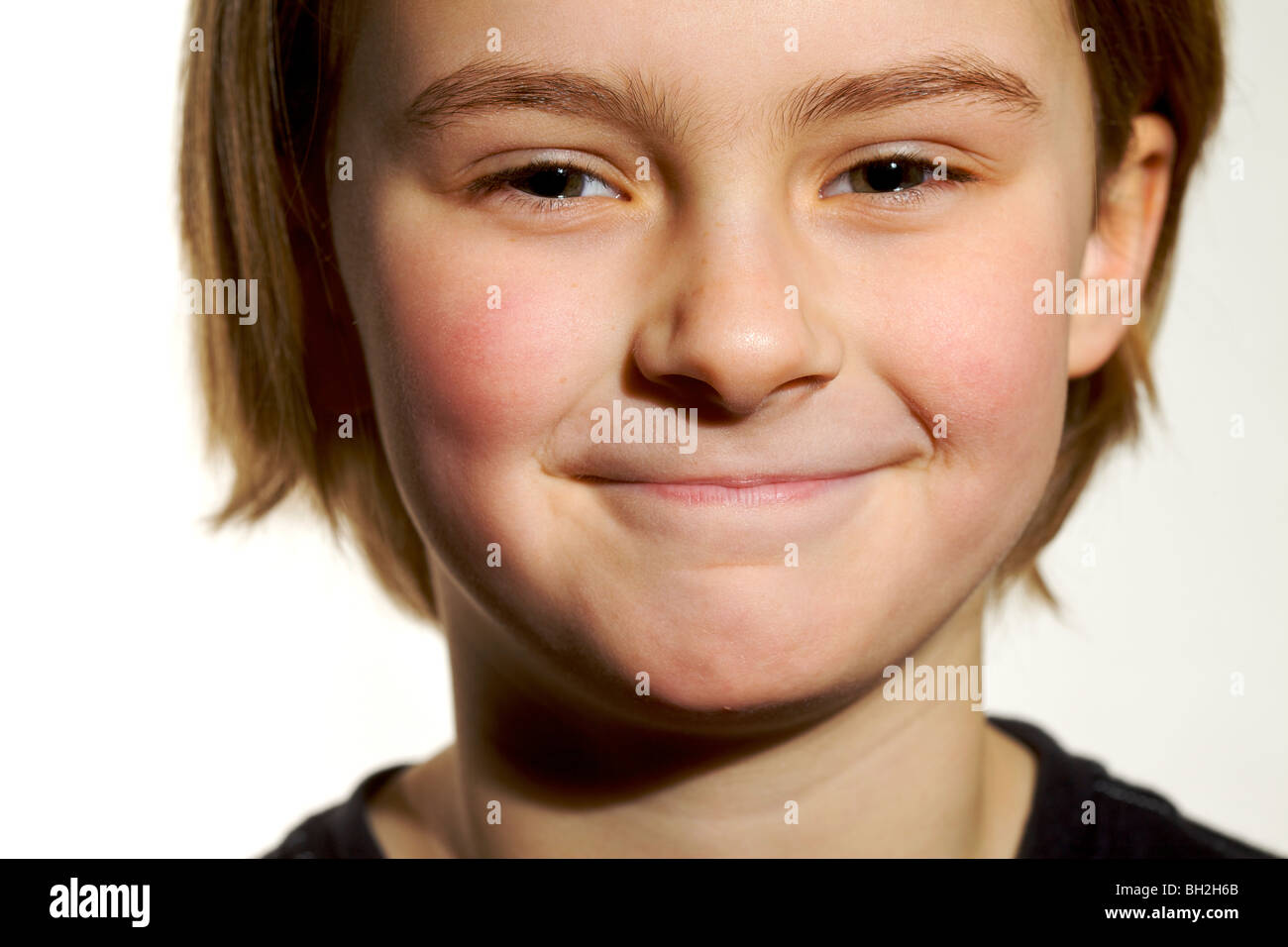 Giovane ragazza sorridente arrabbiato espressione triste facepull emozione annoiato grunge Foto Stock