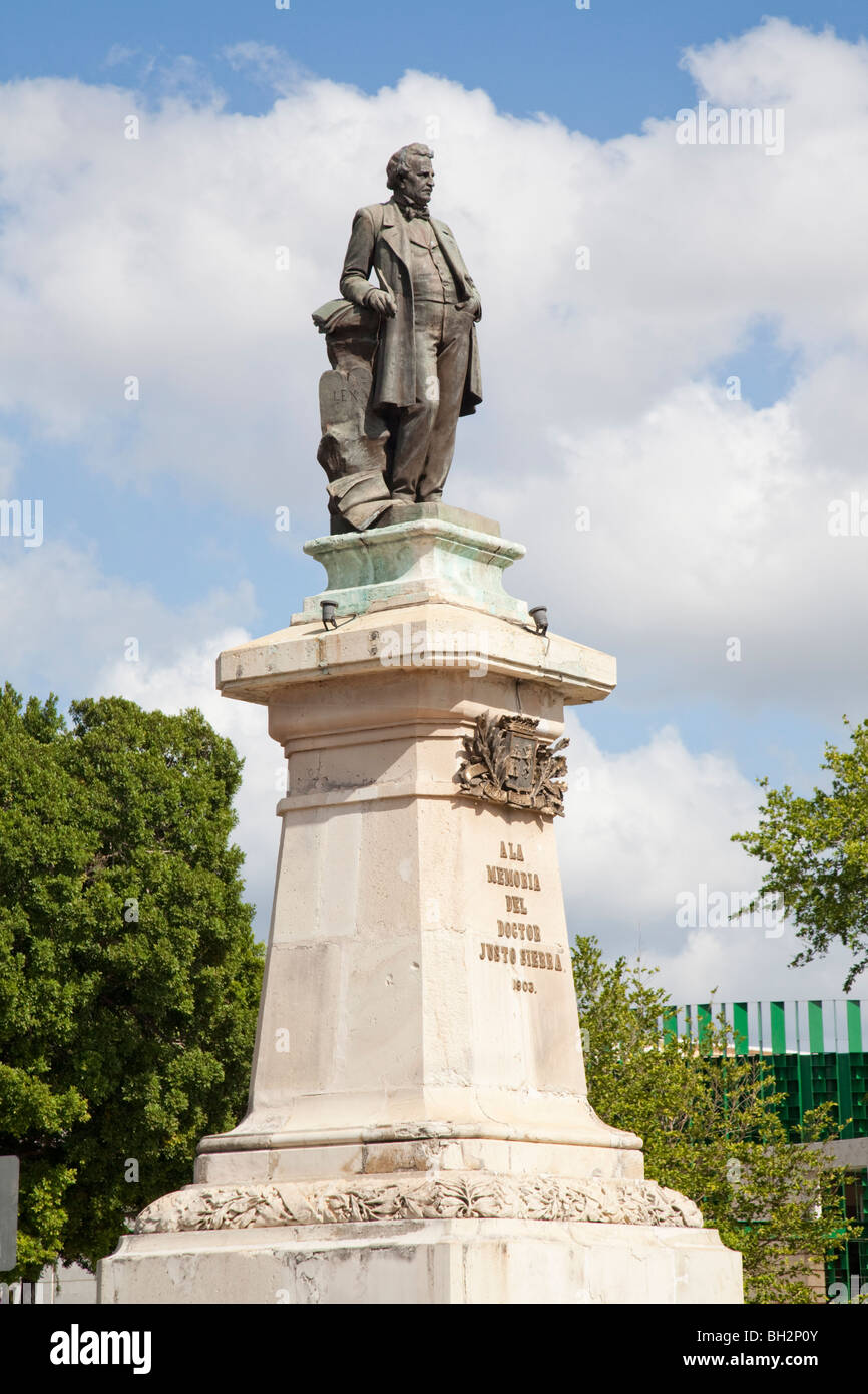 Medico Justo Sierra Memorial sul Paseo de Montejo, Merida, Yucatan, Messico. Foto Stock