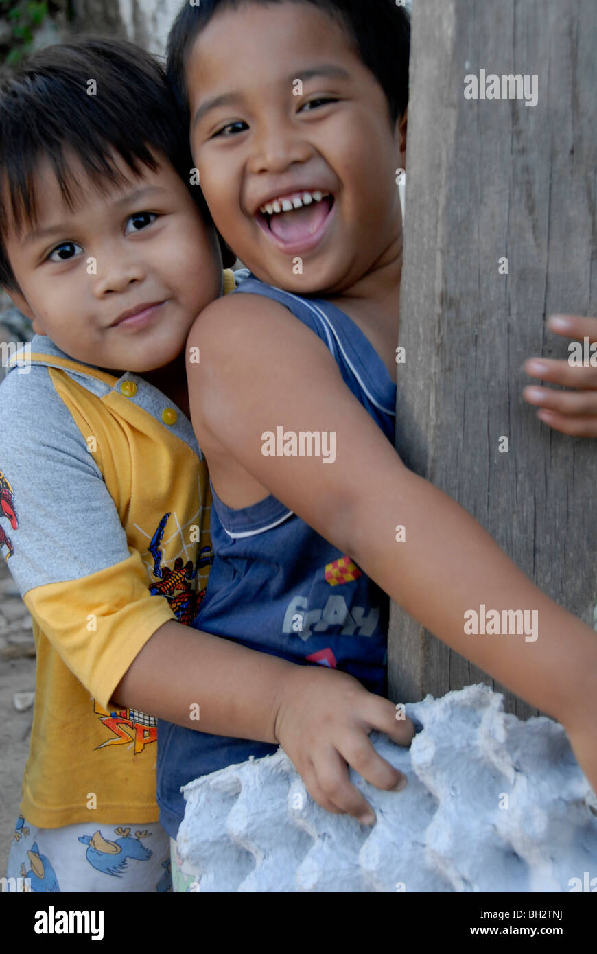 Sorridenti ragazzo musulmano in Kuta Bali, Indonesia. Foto Stock