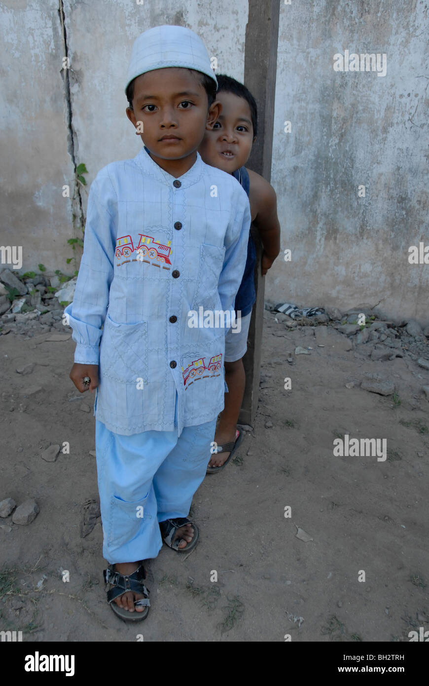 Ragazzi musulmani in Kuta Bali, Indonesia. Foto Stock