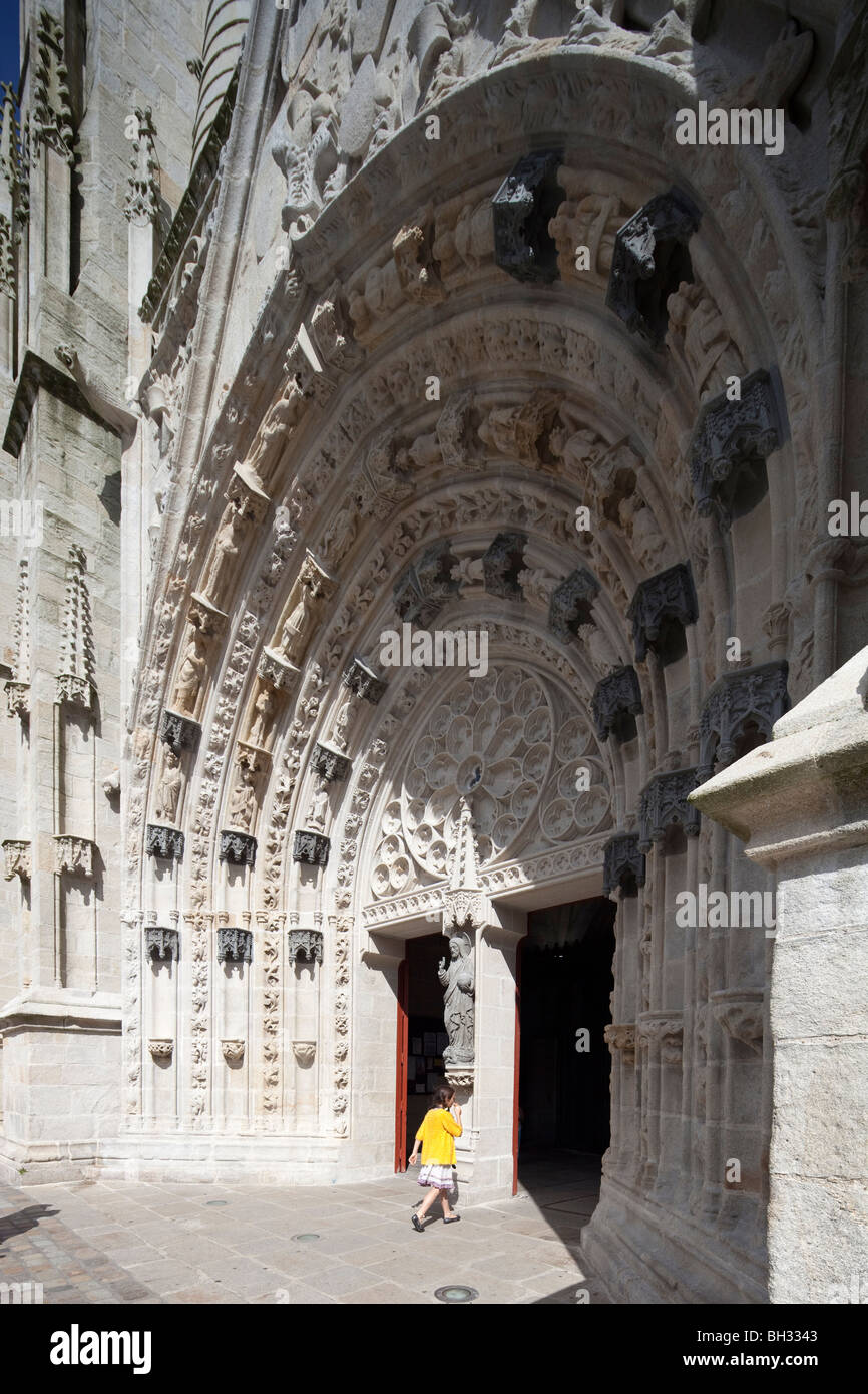 Facciata di Sain Corentin Cathedral, città di Quimper, departament di Finisterre, regione della Bretagna, Francia Foto Stock