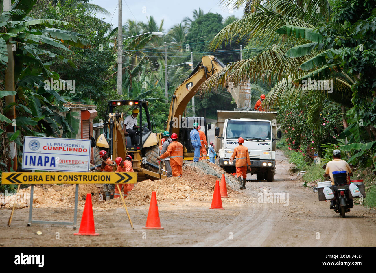 Riparazione di strade, penisola di Samana, Repubblica Dominicana Foto Stock