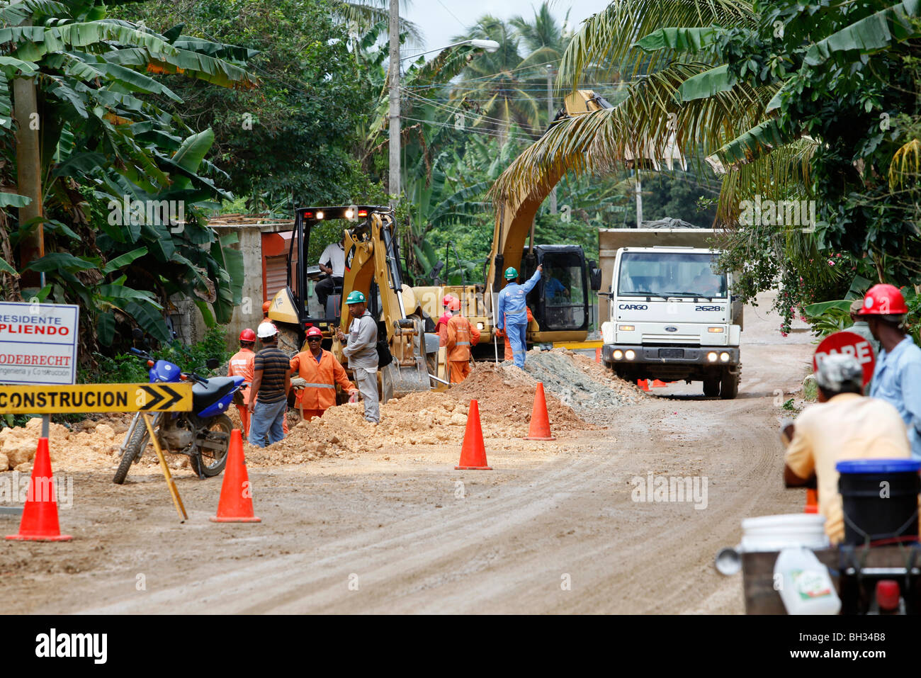Riparazione di strade, penisola di Samana, Repubblica Dominicana Foto Stock