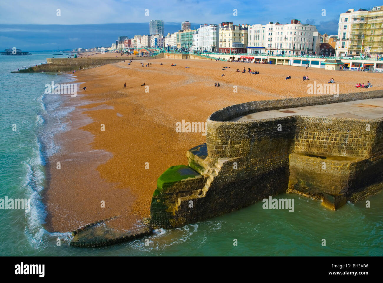 East Street Groyne presso la spiaggia di Brighton Inghilterra UK Europa Foto Stock