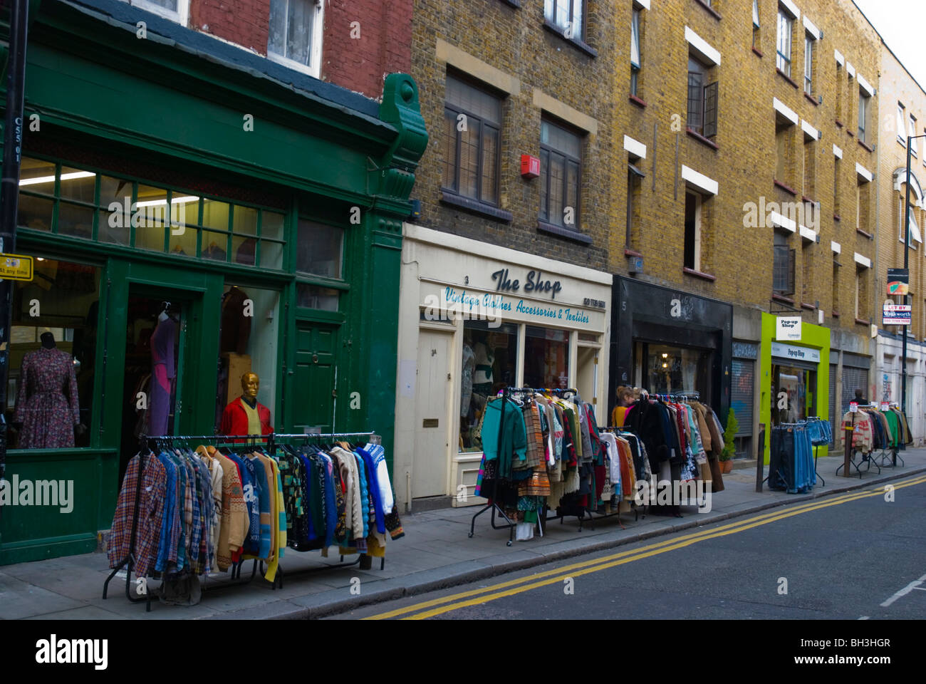Negozi di abbigliamento Brick Lane zona Shoreditch East End di Londra Inghilterra Regno Unito Europa Foto Stock