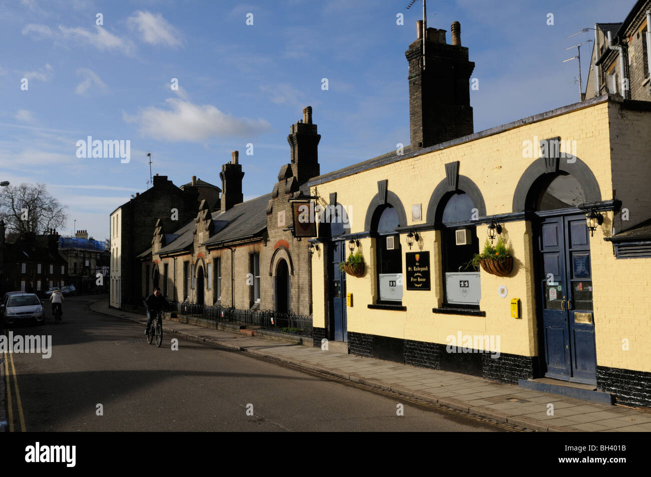 Inghilterra; Cambridgeshire; Cambridge; King Street, con la St Radegund Pub e gli ospizi di carità Foto Stock