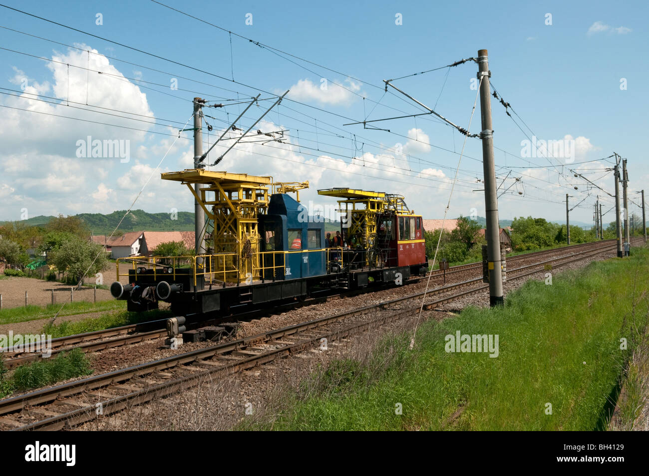Overhead Rail riparazione cavo veicolo vicino Sighisoara Romania Europa orientale Foto Stock