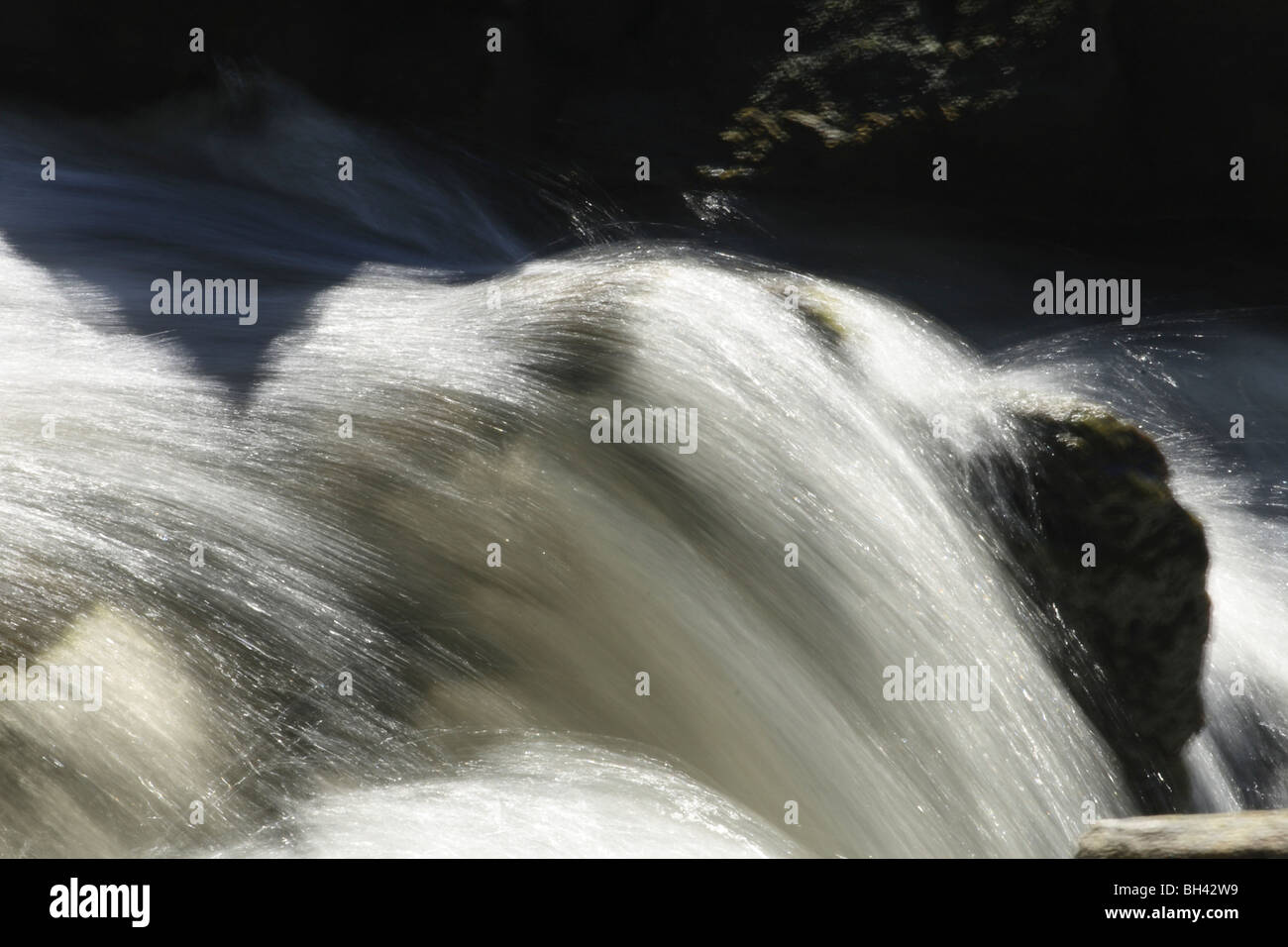 Acqua correre su Rogie cade cascata. Foto Stock