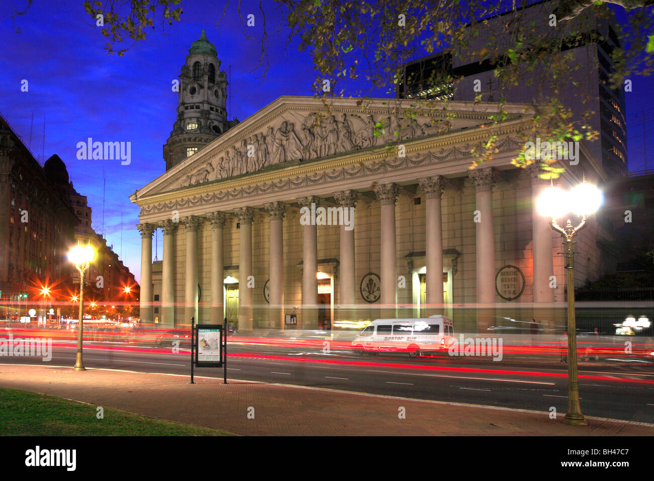 Cattedrale Metropolitana vista generale dal "Mayo Square" al tramonto, Buenos Aires, Argentina Foto Stock