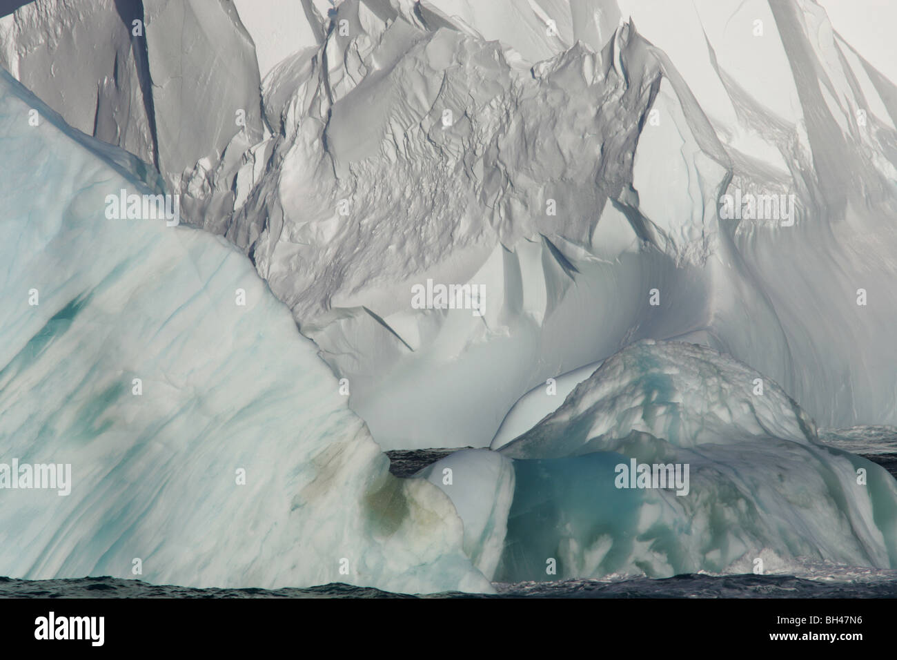 Iceberg nell'Oceano del Sud, a largo della costa dell' Antartide. Foto Stock