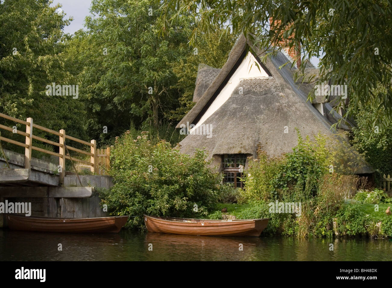 Cottage a ponte al Mulino di Flatford. Foto Stock