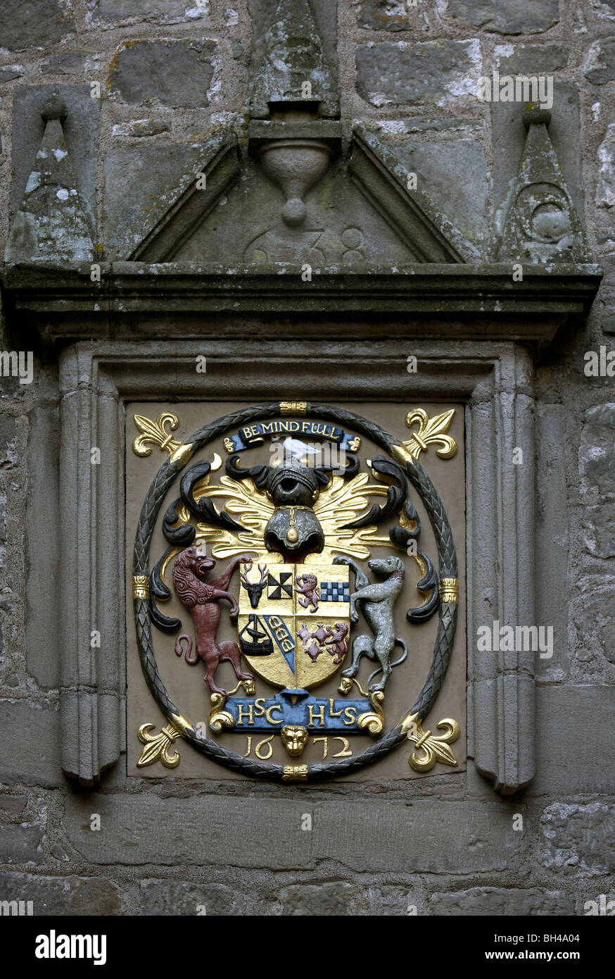 Cawdor Castle stemma sulla porta di ingresso. Foto Stock