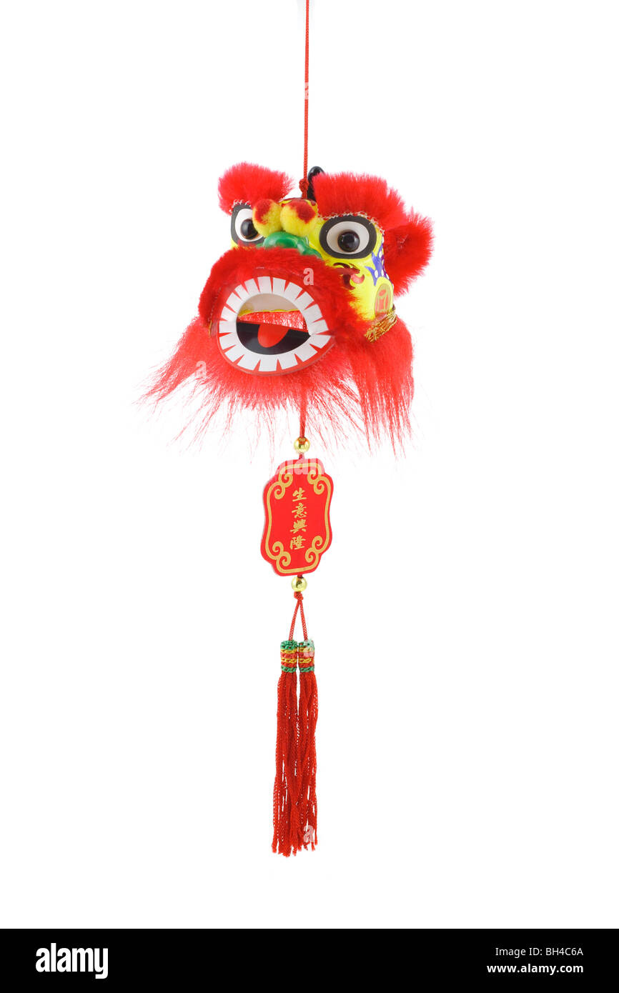 Appendere il capodanno cinese testa leone ornamento su sfondo bianco Foto Stock