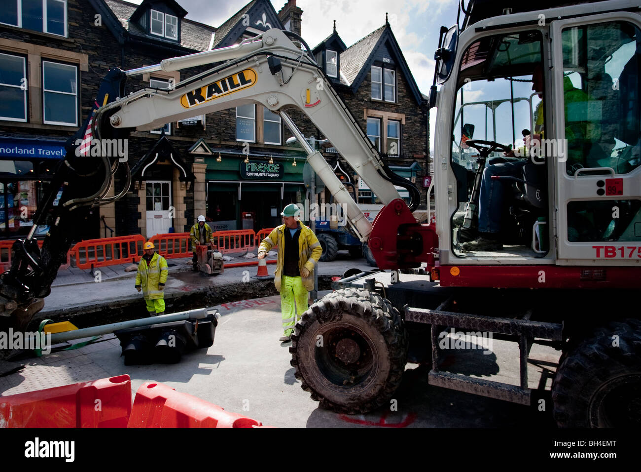 Lavori stradali costruzione Noleggio Della Pianta da MT Kaill (Noleggio Della Pianta) escavatore limitata Foto Stock