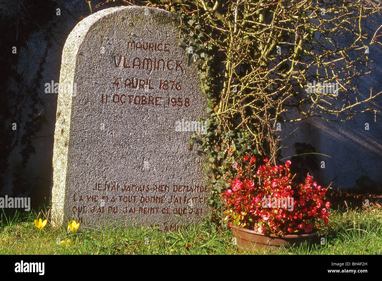Tomba di MAURICE VLAMINCK, CIMITERO DI RUEIL-LA GADELIERE, EURE-ET-LOIR (28), Francia Foto Stock