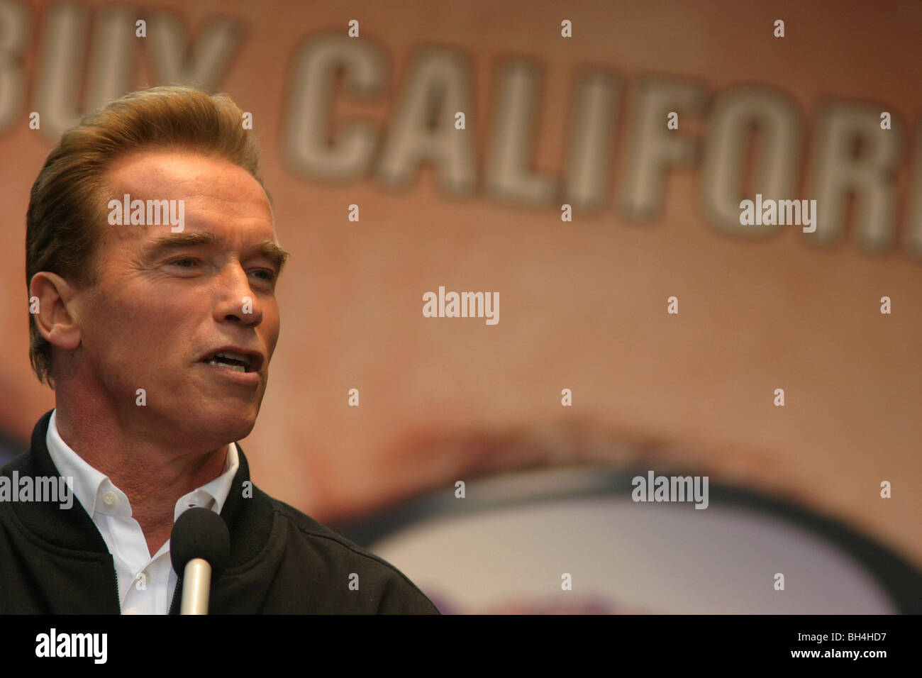 Arnold Schwarzenegger, promuovere gli affari e il turismo e i legami tra Giappone e dello stato della California. Tokyo, Giappone. Foto Stock