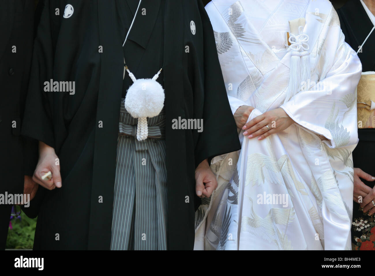 Un giovane (NON IDENTIFICATO) giapponese giovane sposarsi, indossando il tradizionale kimono, a Tokyo, Giappone Foto Stock