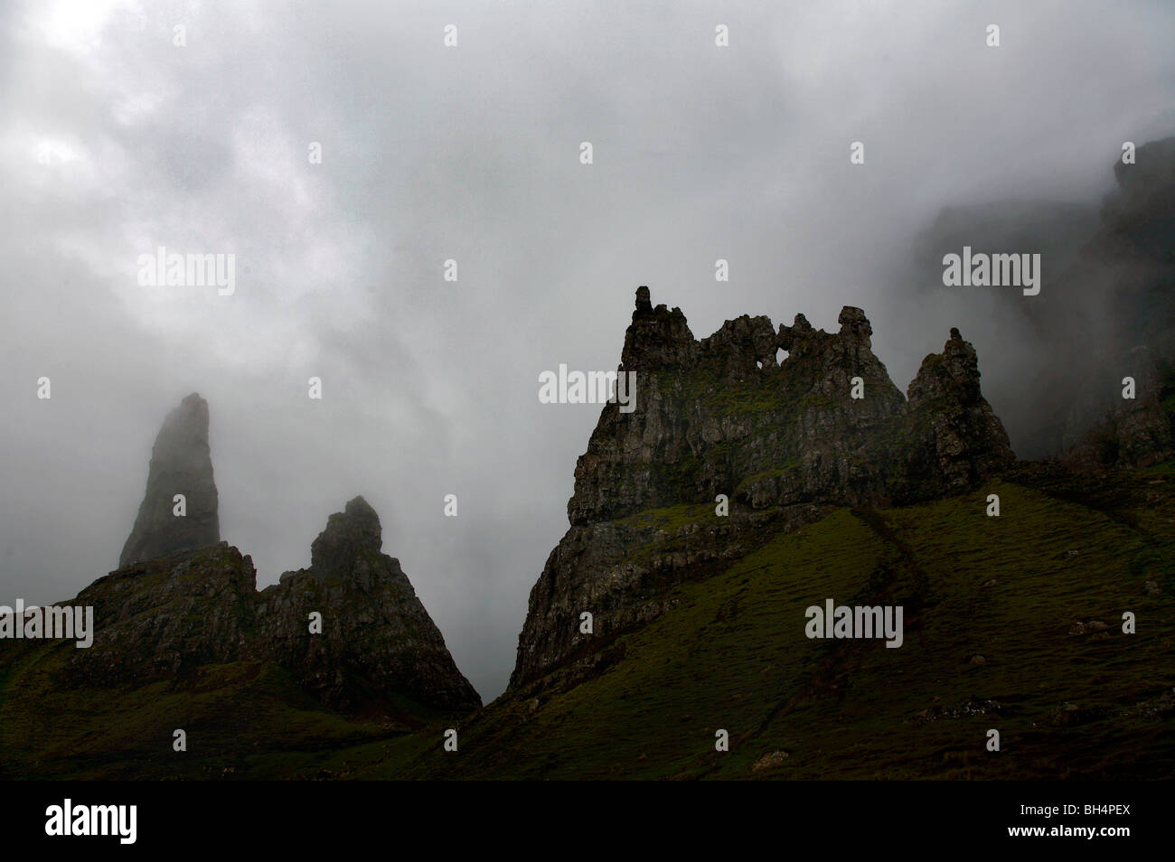 La lugubre formazioni rocciose della Storr. Foto Stock