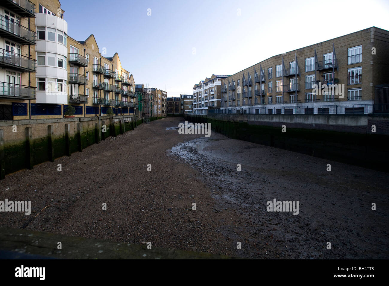 Edilizia residenziale in Canary Wharf Docklands, Londra, Inghilterra, Regno Unito Foto Stock