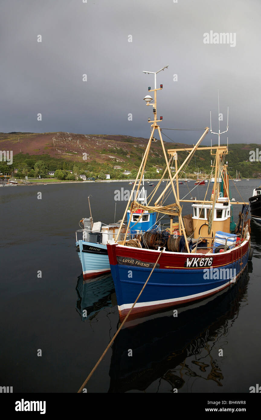 Barche da pesca in Ullapool Harbour. Foto Stock