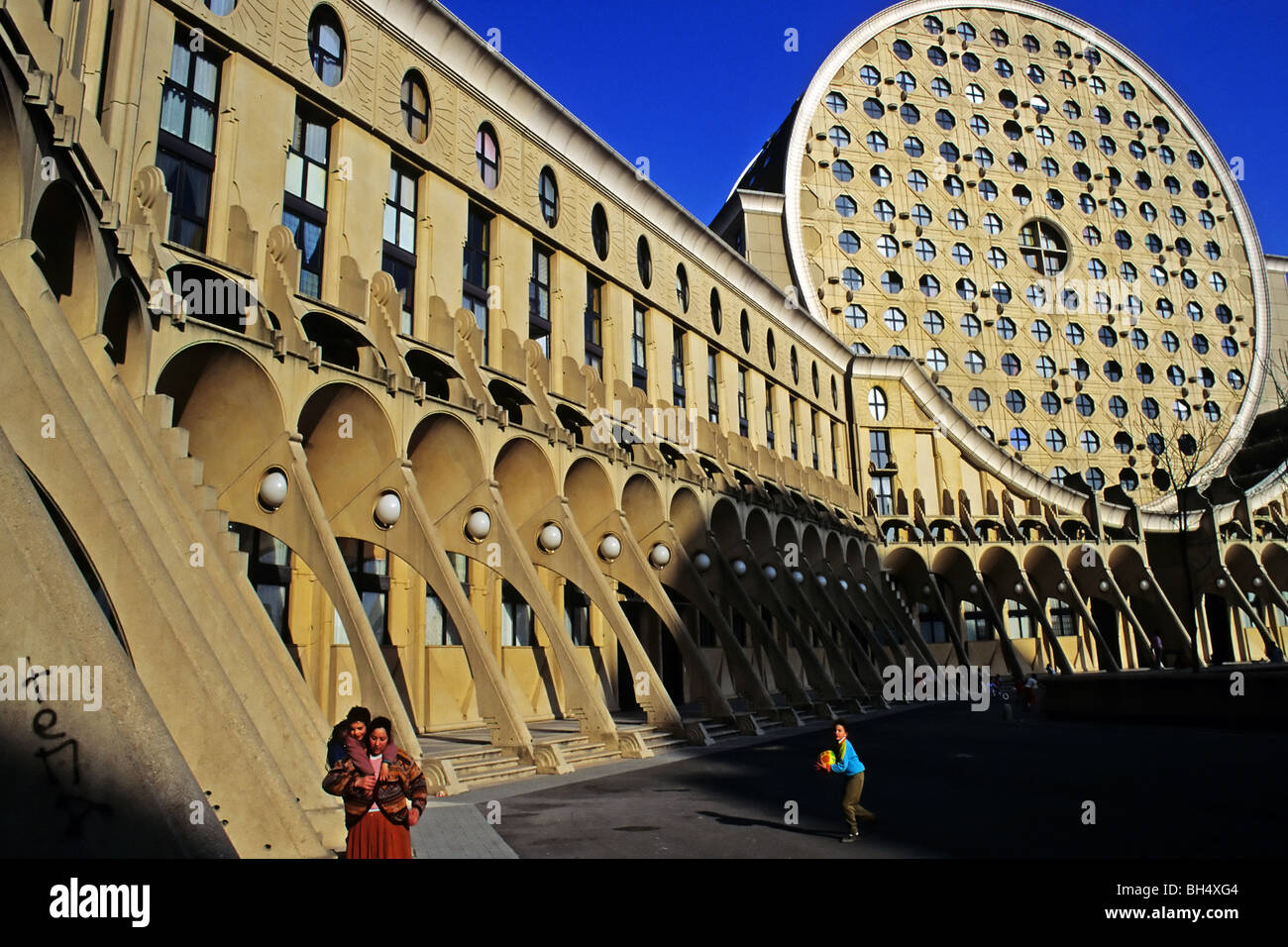 Il Camembert Manolo Nunez Citta Nuova Noisy Le Grand Seine Saint Denis 93 Ile De France Francia Foto Stock Alamy