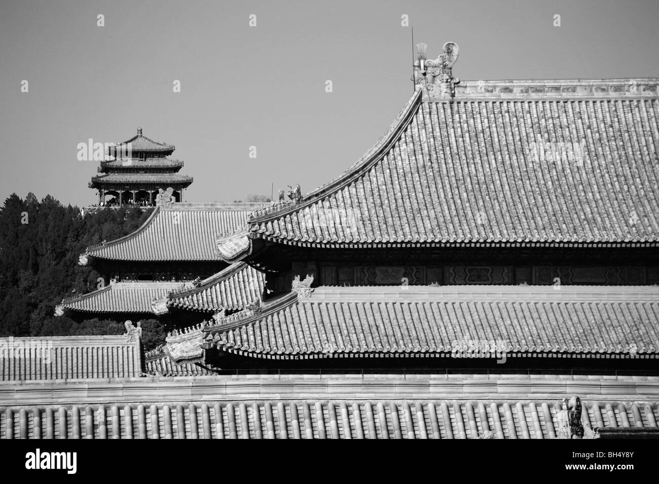I tetti della Città Proibita guardando verso Prospect Hill (Parco Jingshan) Foto Stock