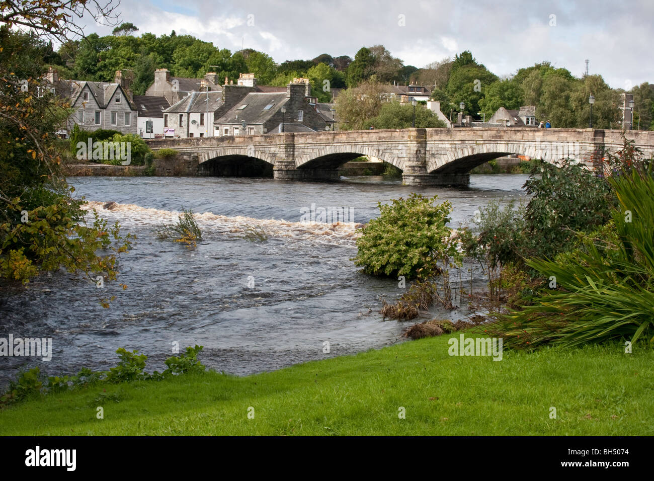 Newton Stewart e Cree Bridge nel diluvio Foto Stock