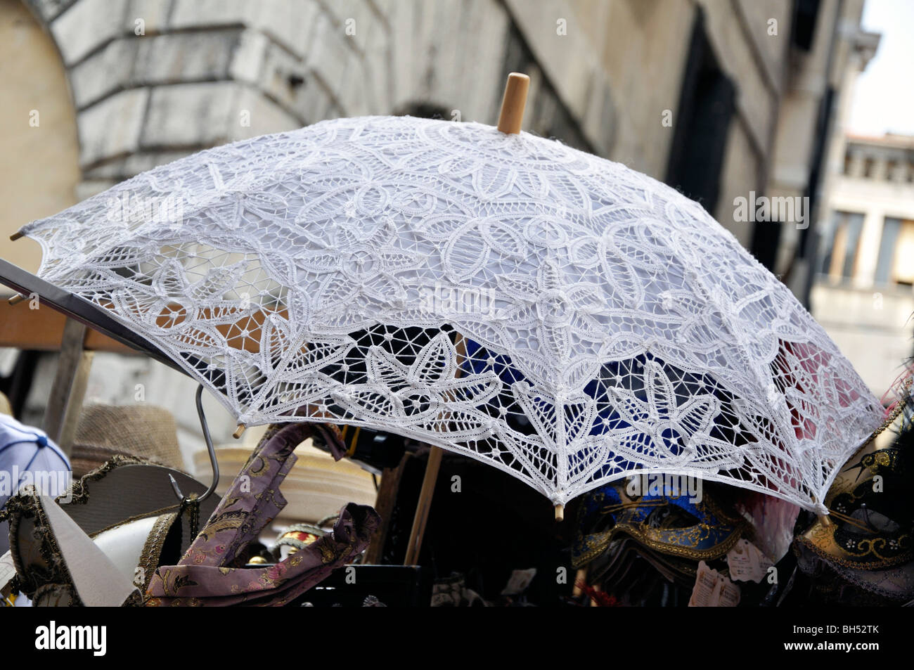 Ombrello In Pizzo Rosso Per Sposa - Elegante Ombrello Ricamato, Accessorio Per Foto E Decorazione Matrimonio, Non Impermeabile