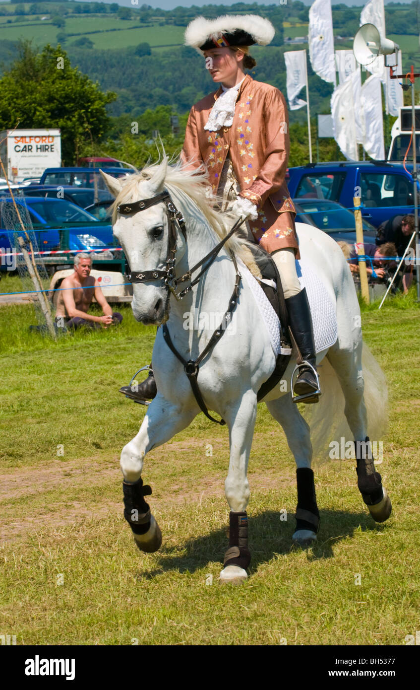 La penna Llyn classica Squadra Dressage dare un display di equitazione a Hay Festival 2009. Foto Stock