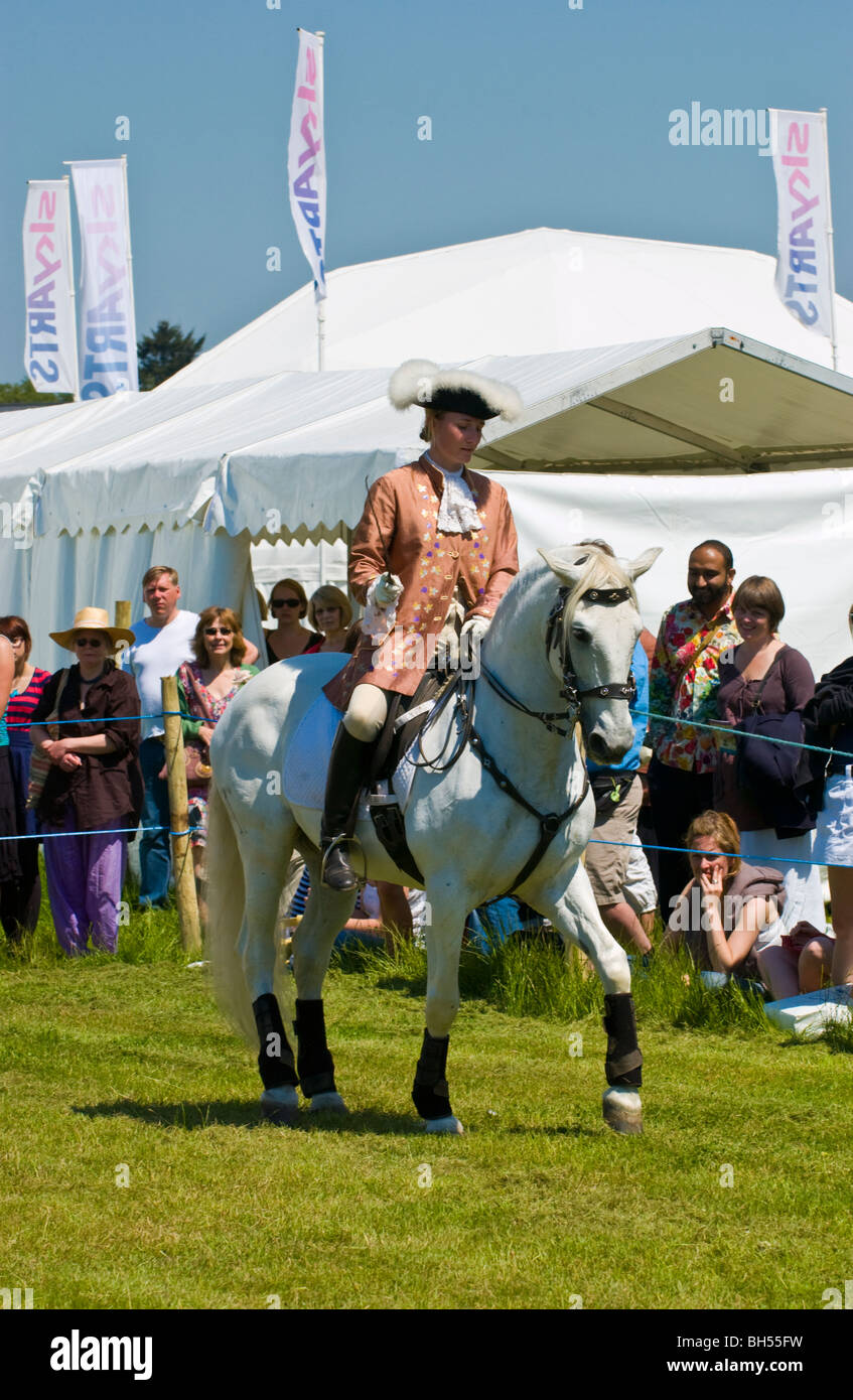 La penna Llyn classica Squadra Dressage dare un display di equitazione a Hay Festival 2009. Foto Stock