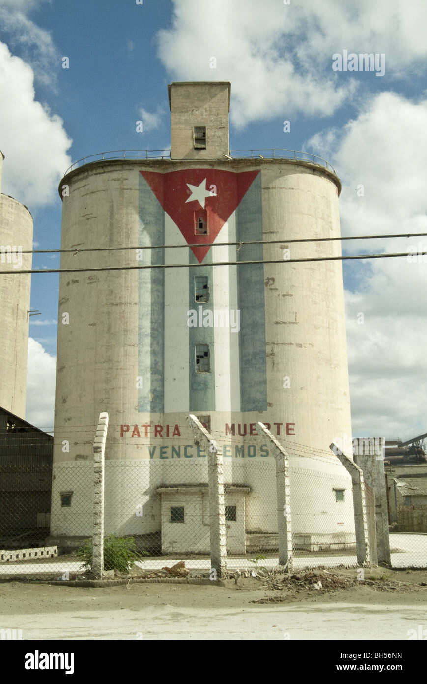 Bandiera cubana, visualizzato nella vita quotidiana a Cuba. Foto Stock