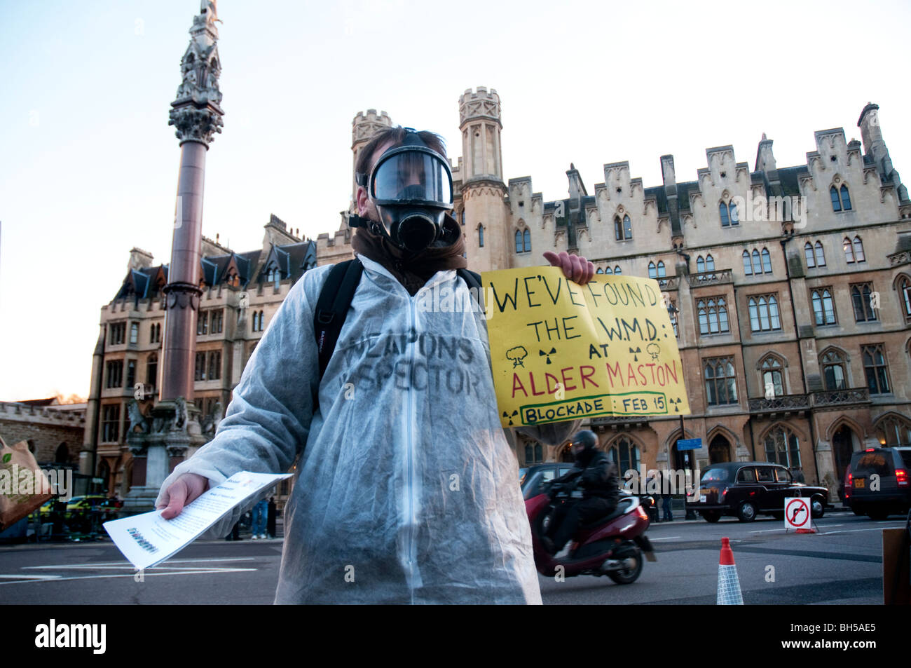 Centinaia radunati fuori Chilcot inchiesta per chiamate di Tony Blair l'arresto per crimini di guerra in Iraq Londra 29.01.10 Foto Stock