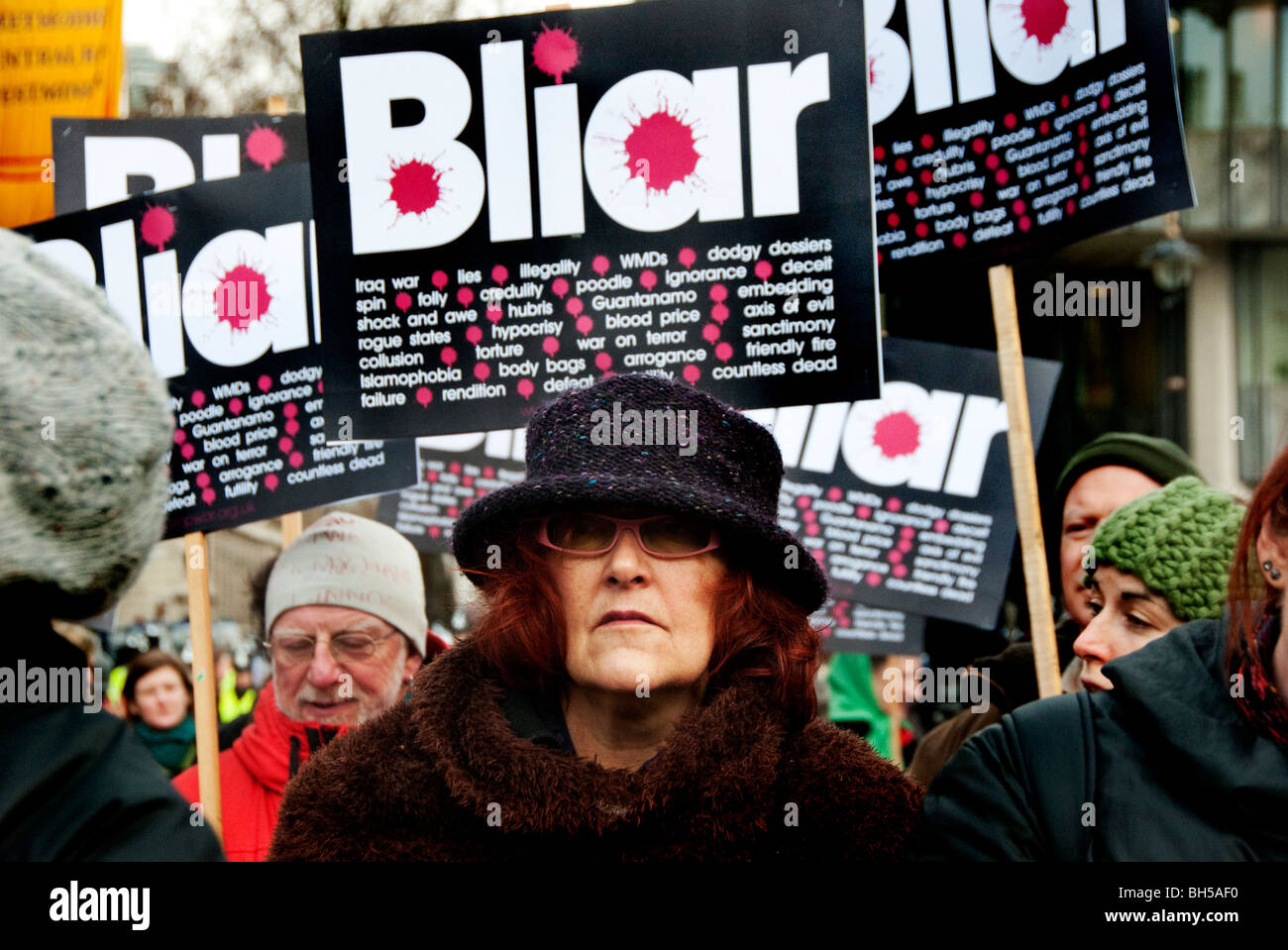 Centinaia radunati fuori Chilcot inchiesta per chiamate di Tony Blair l'arresto per crimini di guerra in Iraq Londra 29.01.10 Foto Stock