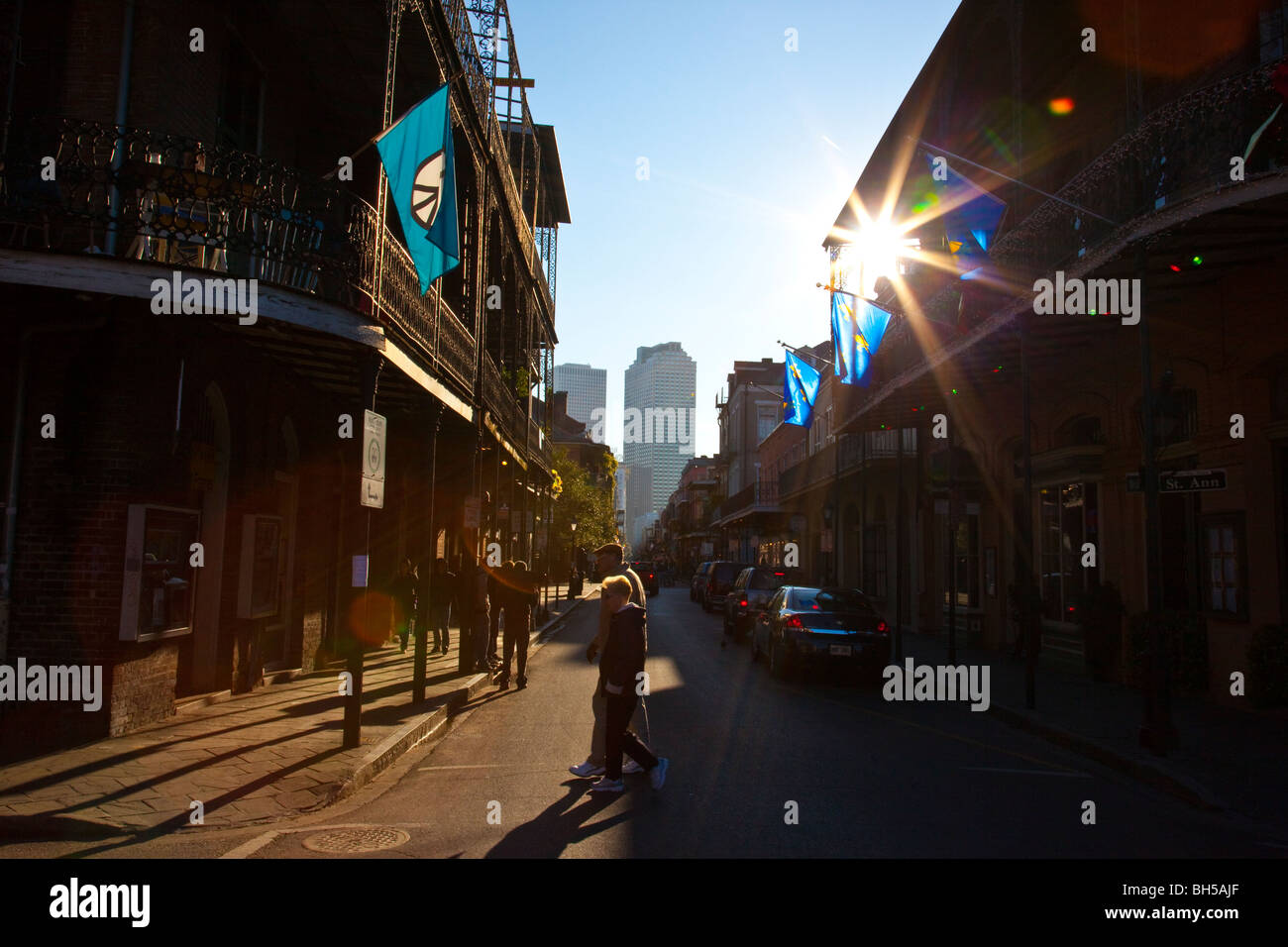 Bourbon Street nel Quartiere Francese di New Orleans, LA Foto Stock