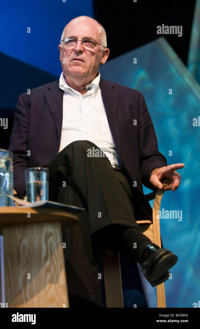 Sir Richard Dearlove ex capo del British Secret Intelligence Service di MI6 raffigurato a Hay Festival 2009. Foto Stock