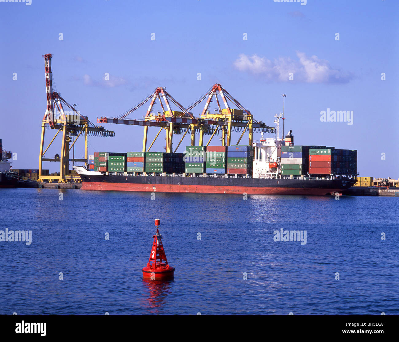 Il contenitore di scarico navi, Muscat Port, Muscat Sultinate di Oman Foto Stock