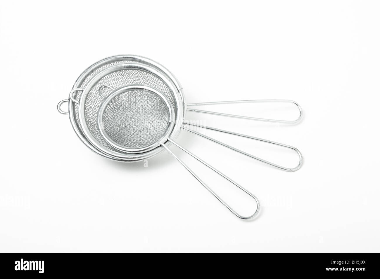 Setaccio di astratta crivelli nidificati isolata contro uno sfondo bianco. Foto Stock