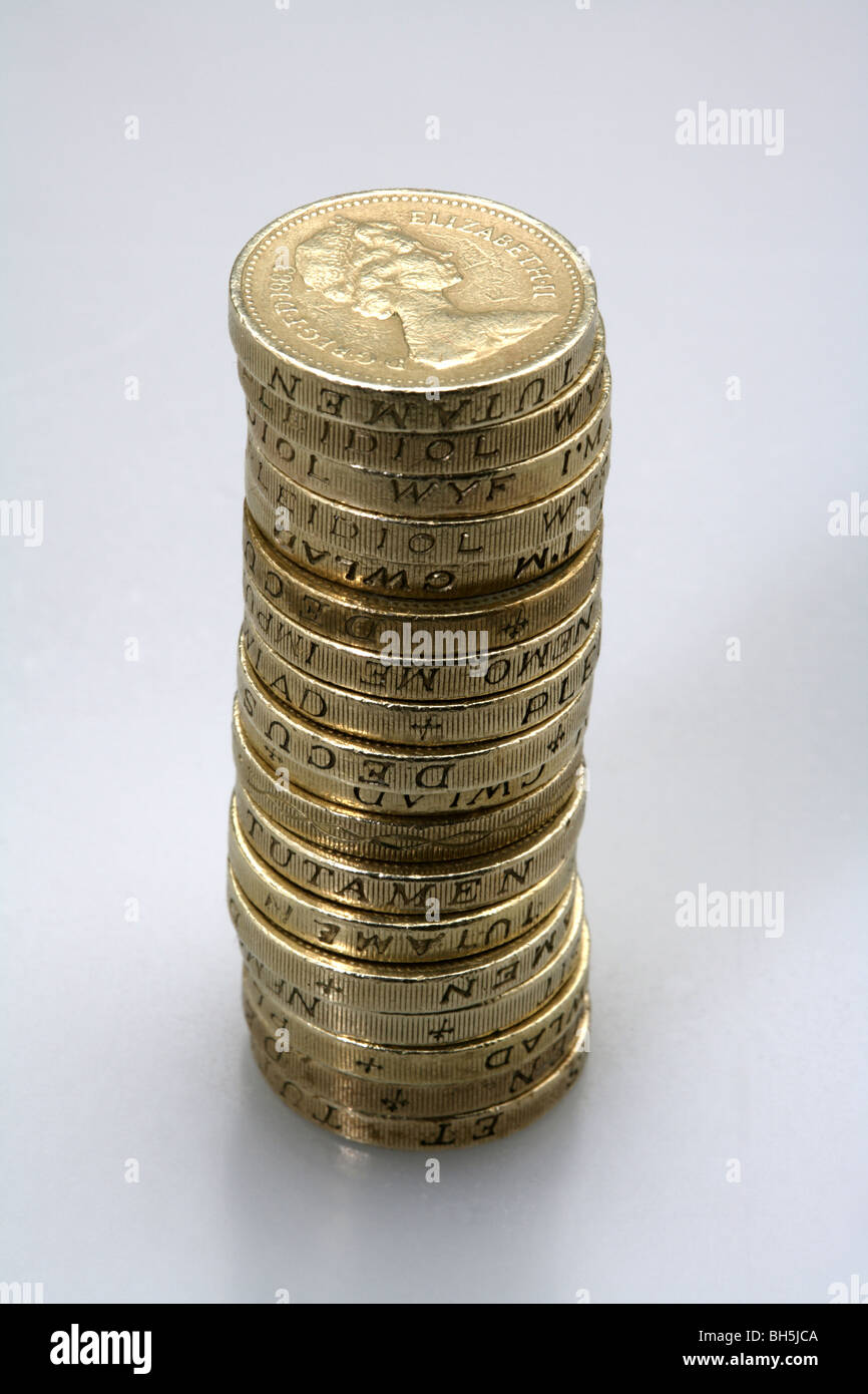 Pila di una libbra di monete Foto Stock