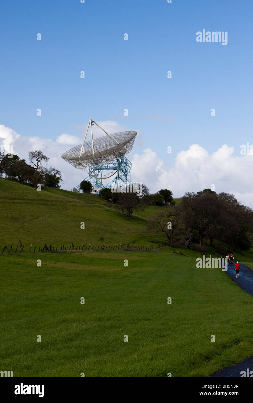 Il piatto, parte del radiotelescopio con un piede 150 antenne paraboliche utilizzate per le osservazioni astronomiche, situato nella Stanford Foto Stock