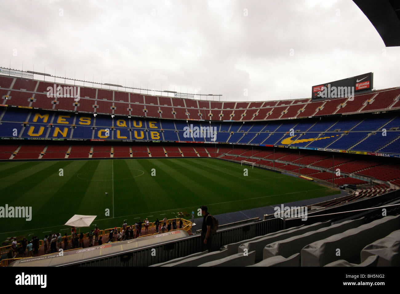 La vista all'interno del Camp Nou, stadio del FC Barcelona. Foto Stock