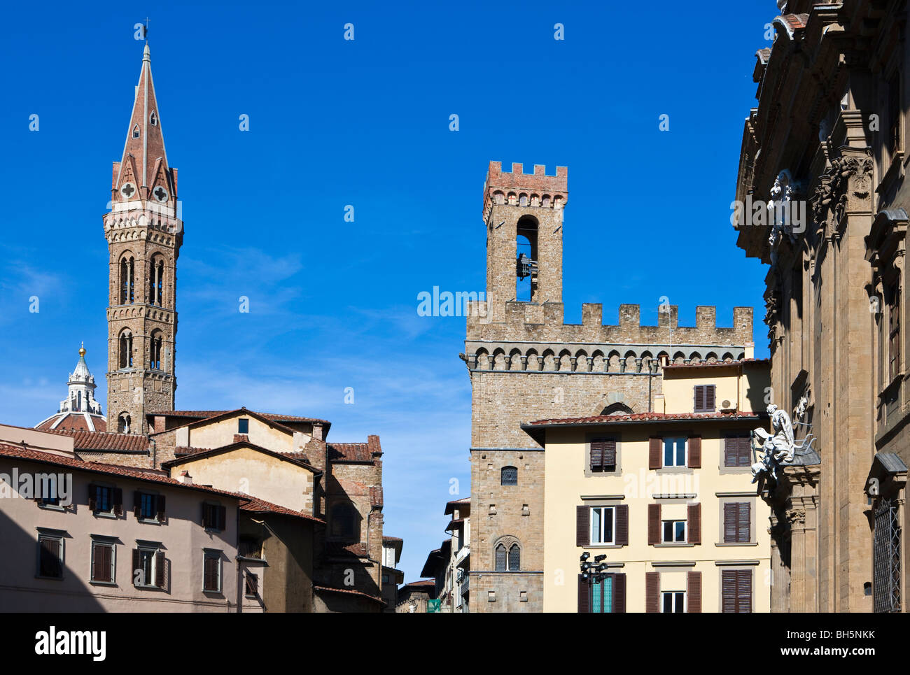 L'Italia,Toscana,Firenze,il Palazzo del Bargello e la Badia torre campanaria Foto Stock