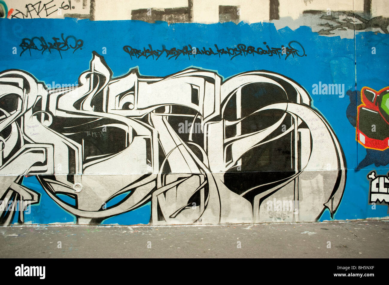 Parigi, Francia, Graffiti dipinti sul muro, Abstract Design, Street Art Foto Stock