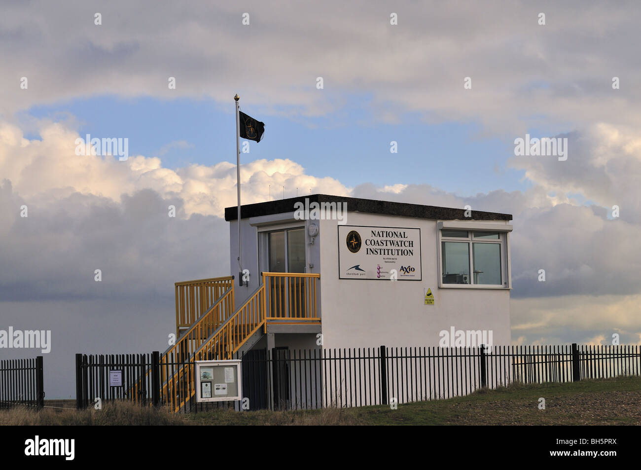 Nazionale Istituzione Coastwatch lookout ingresso alla porta di Shoreham ,convertito il posizionamento della pistola Foto Stock